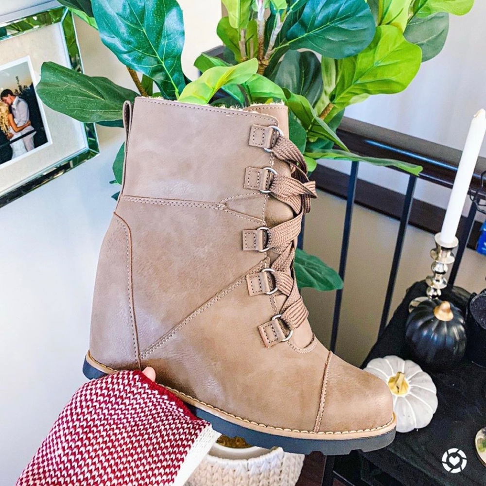 Universal Thread Lace-Up Wedge Boot